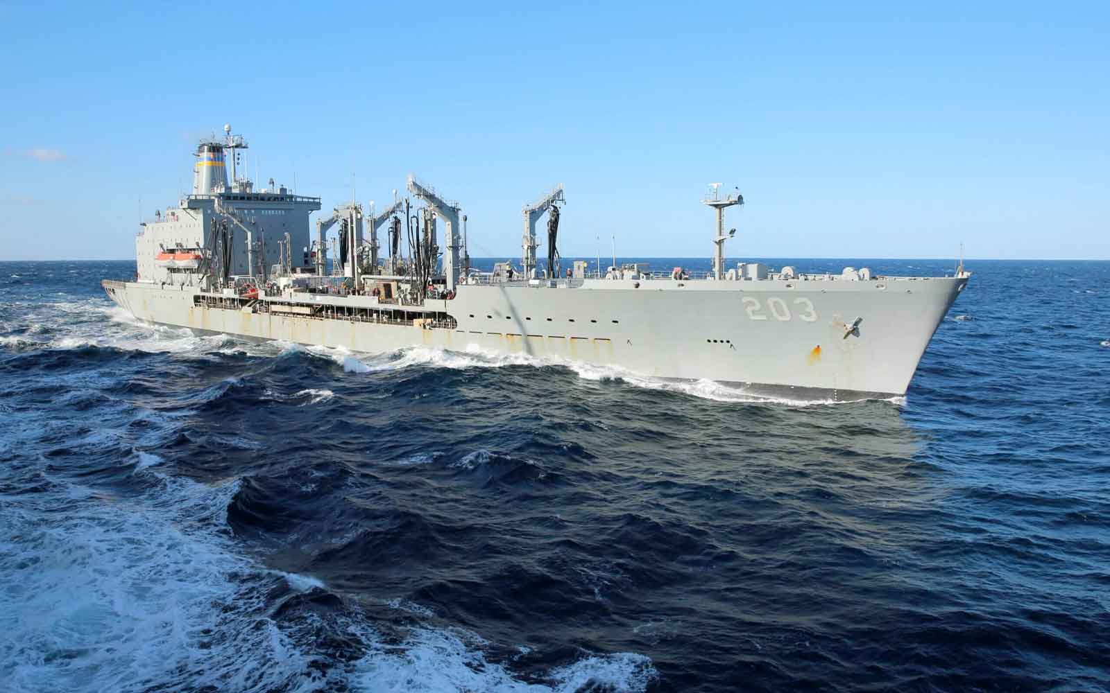 Shipyard Wins Navy Contract