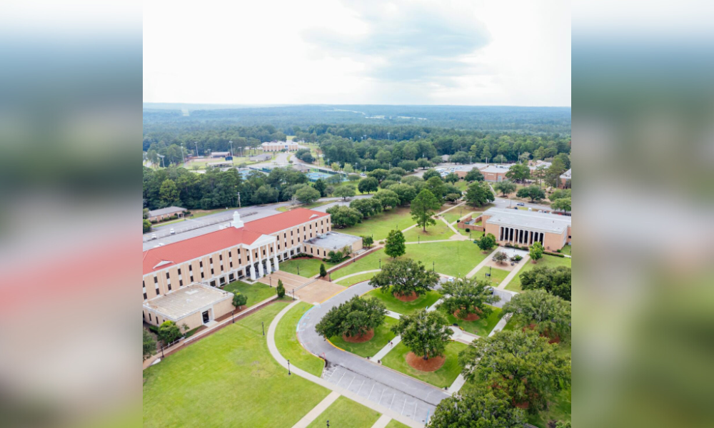 UM AWARDS FACULTY, STAFF MEMBER