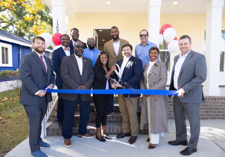 MOBILE CELEBRATES FIRST NEW HOME IN CAMPGROUND NEIGHBORHOOD