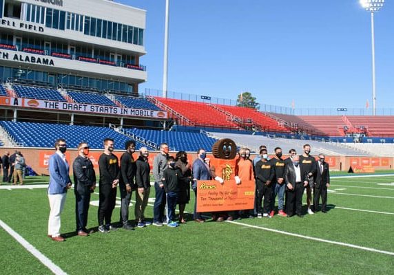 Reese's Donates, Senior Bowl Players Volunteer